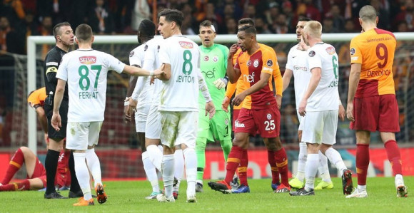 TUR: Žuto-crveni dio Istanbula je šokiran!