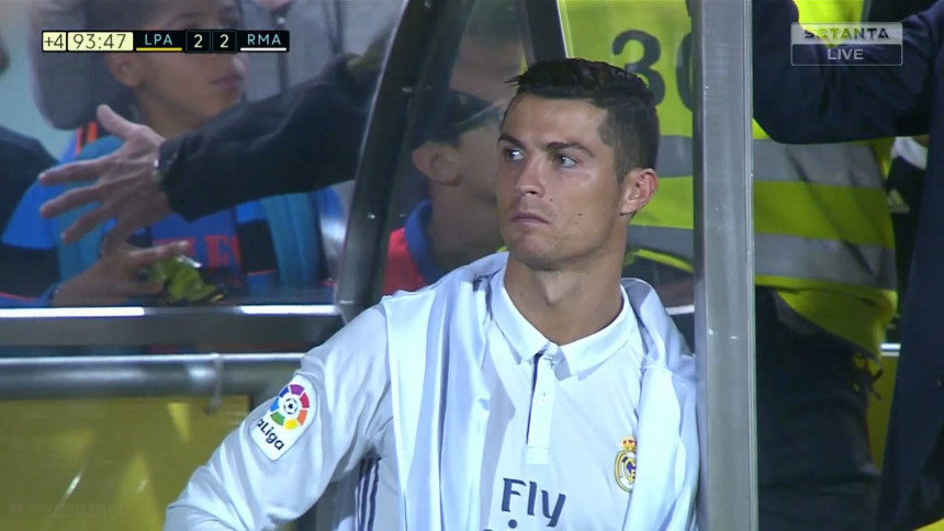 Video: Da li je to CR7 ljut?! Zidan o izmjeni Ronalda i mamina poruka...