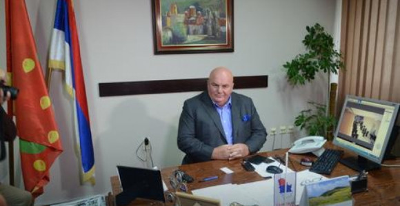 Prodao fotelju u dobrotvorne svrhe