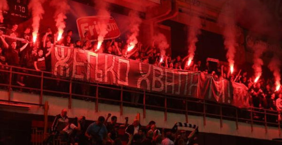 Ovacije, pokloni i bakljada za Obradovića i Veselog!