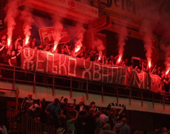 Ovacije, pokloni i bakljada za Obradovića i Veselog!