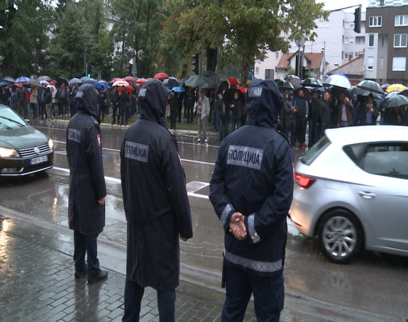 Policija Srpske zaštitila vlast
