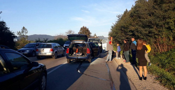 Lakše povrede u sudaru dva vozila