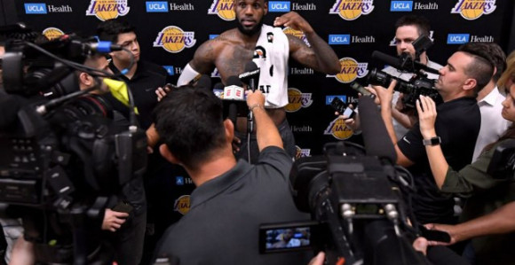 Novinar Lebronu: Kako ćeš do poštovanja navijača?