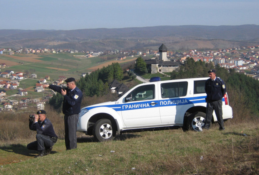 Prevrnuo se audi sa migrantima, osmoro povrijeđeno