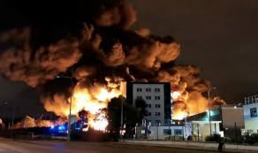 Велики пожар у Француском граду Роуен