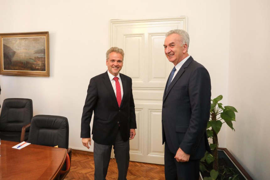 Шаровић - Сатлер: Наставити рад на реформама