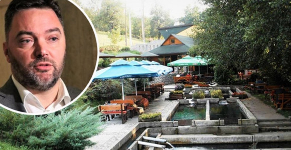 U kom restoranu Košarac troši za hranu i piće?