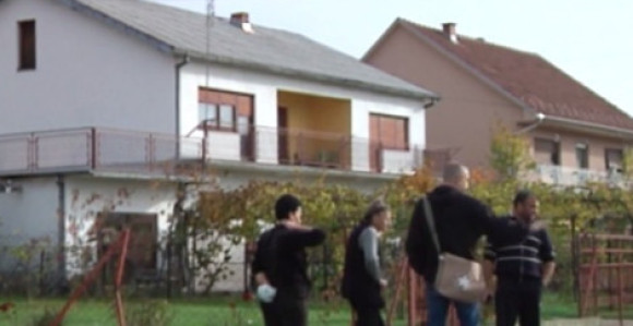 Zaklala oca i brata, majku povrijedila