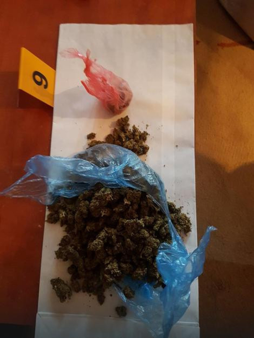 Због дроге два лица ухапшена