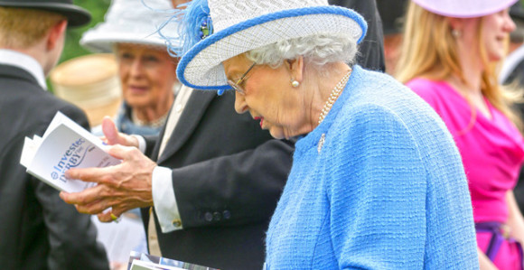 Elizabeta II zaradila 8.800.000 dolara od klađenja!
