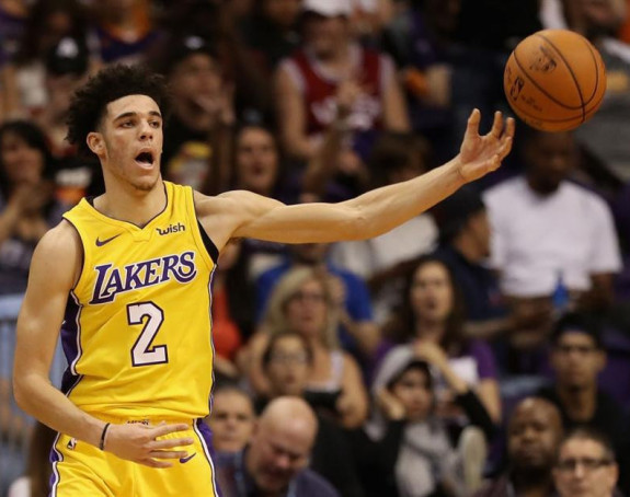 Video: Lonzo Bol - "kida" na terenu i slaže rime!