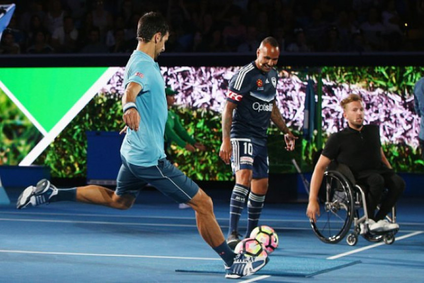 Novak "fudbaler" trenira na stadionu Monaka!