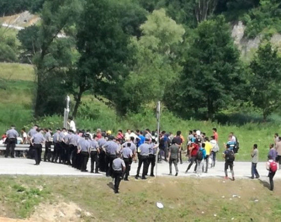 Na prelazu čeka 120 migranata 