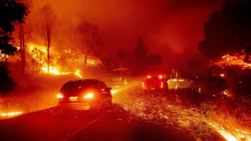 Евакуисано 50.000 људи због пожара у Калифорнији
