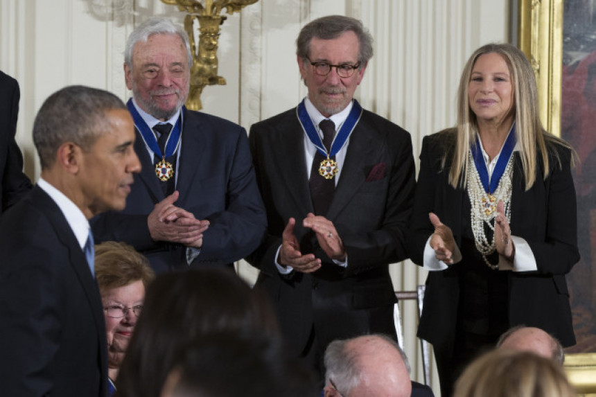 Obama odlikovao Stivena Spilberga i Barbaru Strejsend