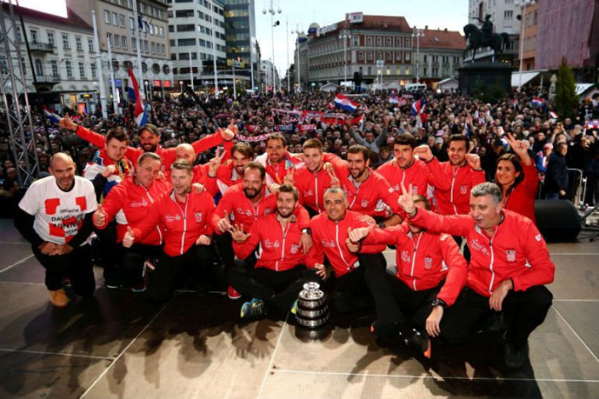 "Ружа Хрватска" орила се на дочеку тенисера!