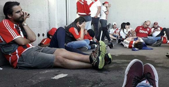 Navijač Rivera: Držali su nas bez vode...!