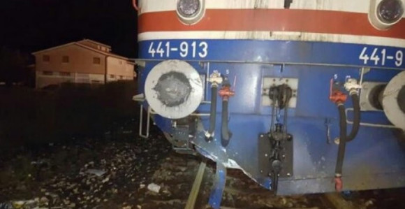 Voz kod Jablanice udario u kamen