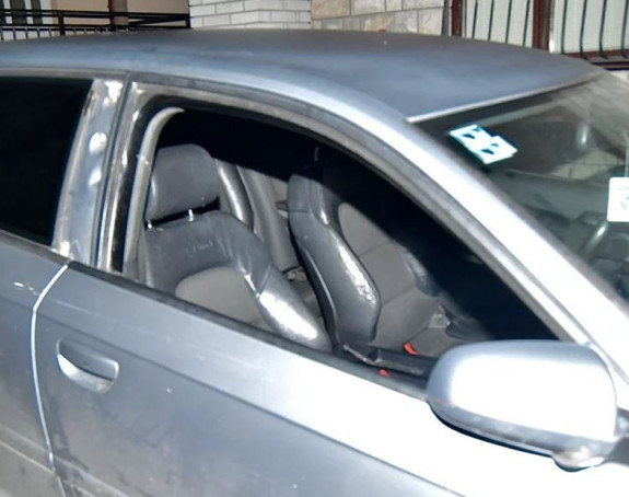 Сјекиром разбио ауто па напао жену у Сарајеву