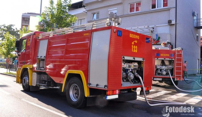 Čelinac: Bukti vatra u proizvodnji namještaja 