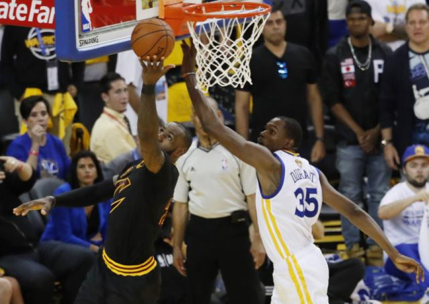 Durent zaustavio LBJ, tripl-dabl Grina za slavlje GSW!