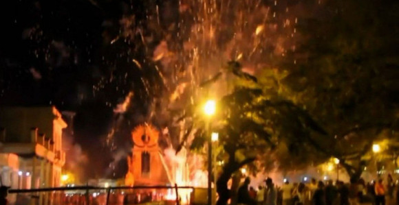 Snažna eksplozija vatrometa na Kubi