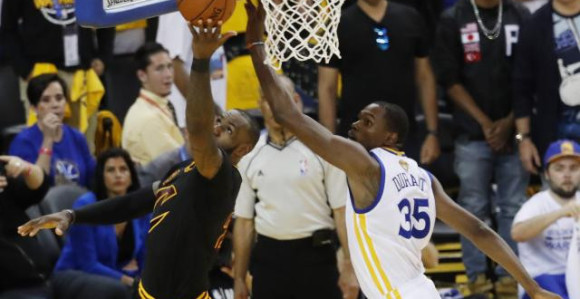 Durent zaustavio LBJ, tripl-dabl Grina za slavlje GSW!