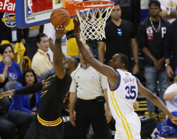 Durent zaustavio LBJ, tripl-dabl Grina za slavlje GSW!