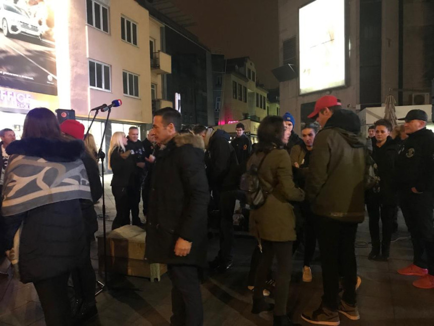 "Nisu prijetnja po javni mir"