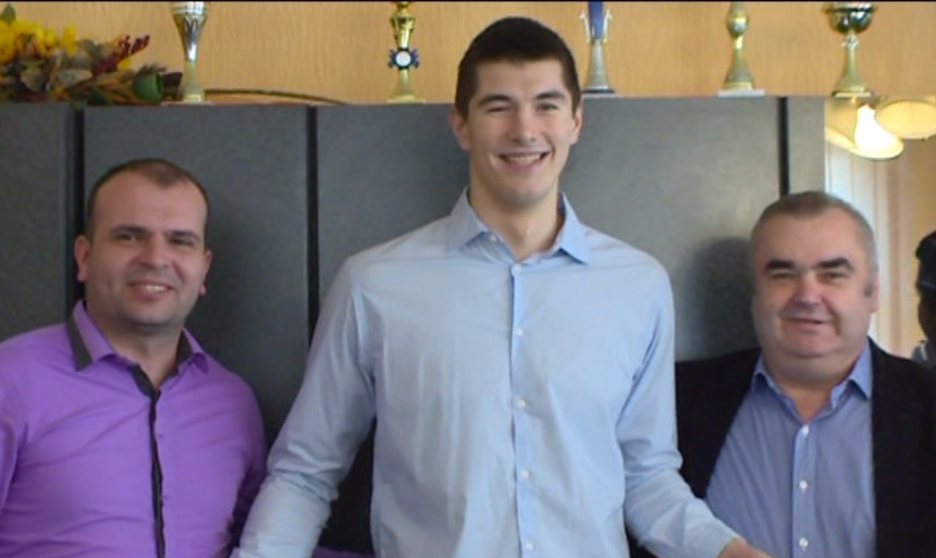 Priznanje iz Zvornika za kapitena Zvezde