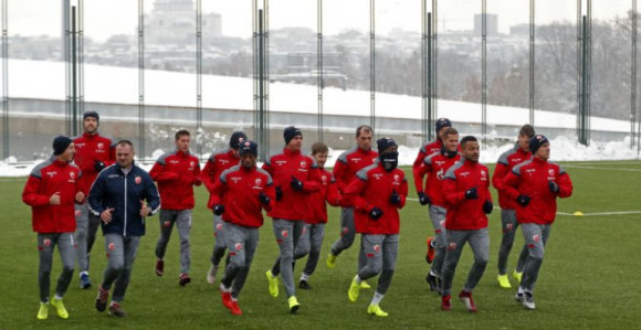 Zvezda u Turskoj: Ko ima najtvrđa... Krila!