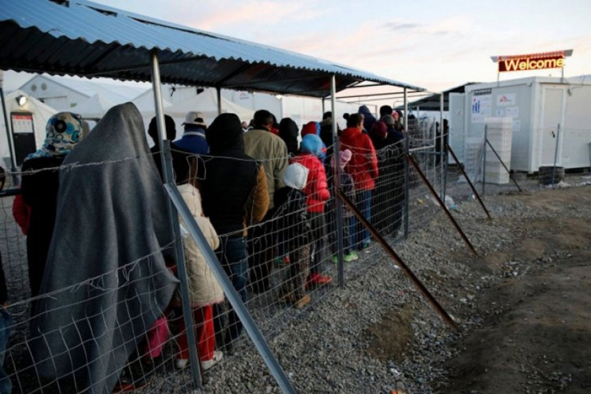 ЕУ пред пуцањем: Мигранти руше Шенген?  