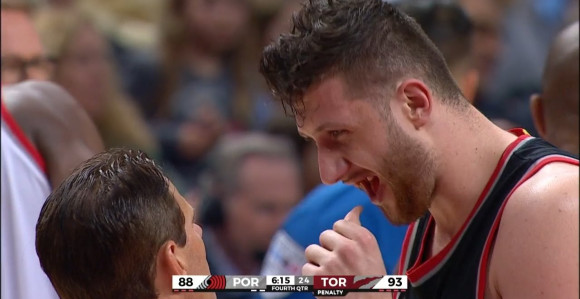 Video: Nurkić ostao bez dva zuba i nastavio meč!