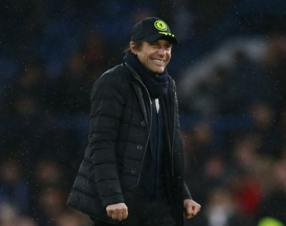 Interov atentat na Čelsi, Konteu smetaju neke stvari...