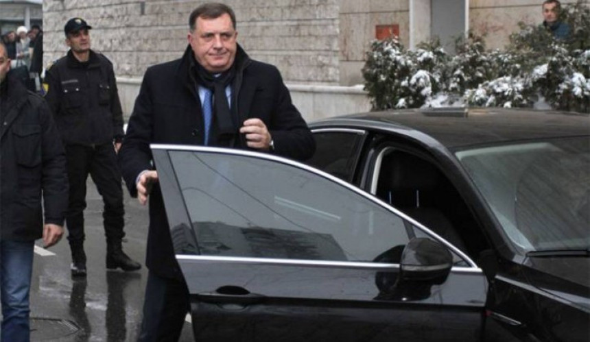 Dodik prisustvuje predaji odgovora 