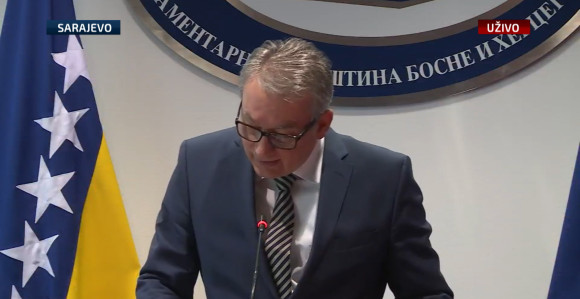 Srbima dati prava na osnovu Ustava