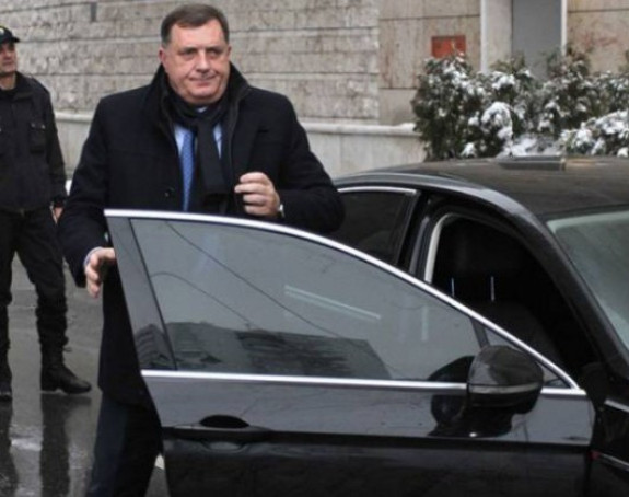 Dodik prisustvuje predaji odgovora 