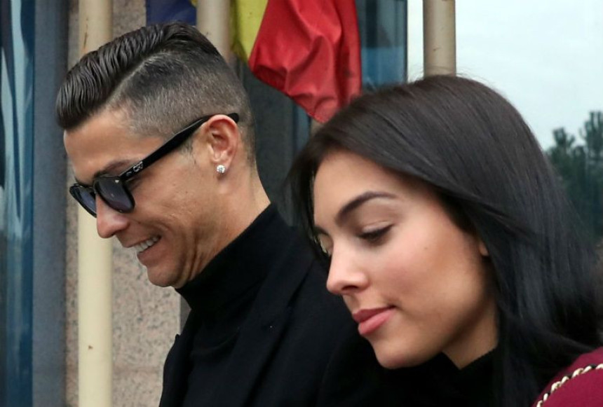 Ronaldo otvara kliniku za transplantaciju kose!