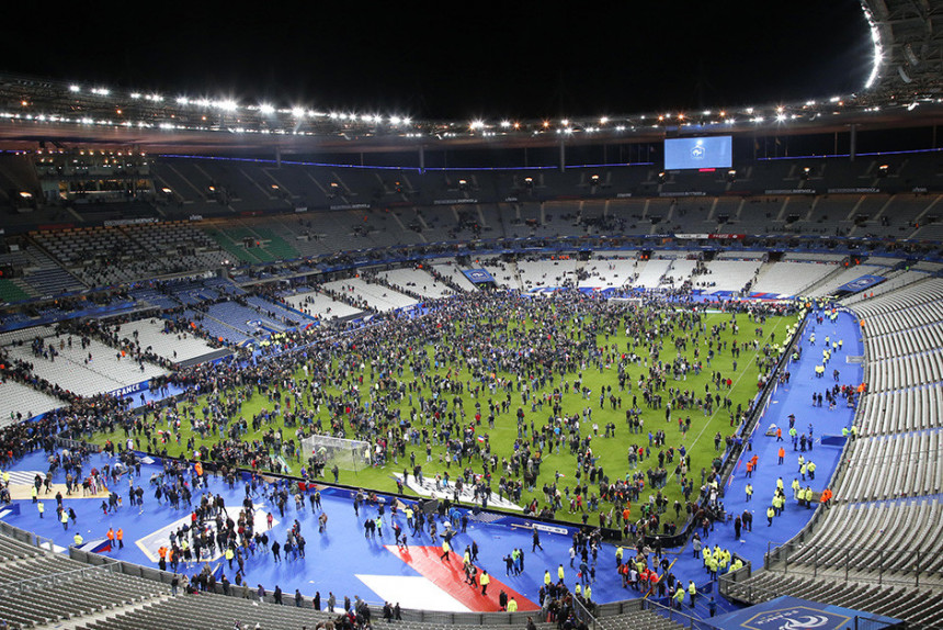 Francuzi večeras u Parizu prvi put od terorističkih napada!