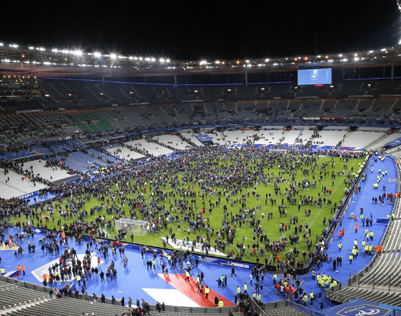 Francuzi večeras u Parizu prvi put od terorističkih napada!