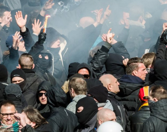 Brisel na nogama, huligani prave haos