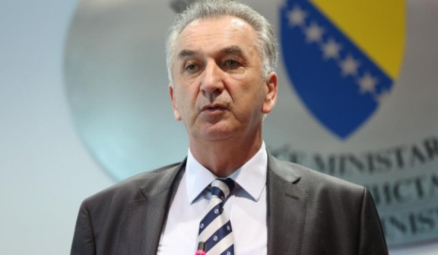 Шаровић: Упитно сутрашње усвајање Закона о акцизама