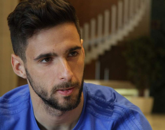 Kodro junior stopama oca Meha...