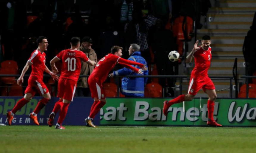Ovo je već bolje: ''Het-trik'' Mitrovića za 2:0!