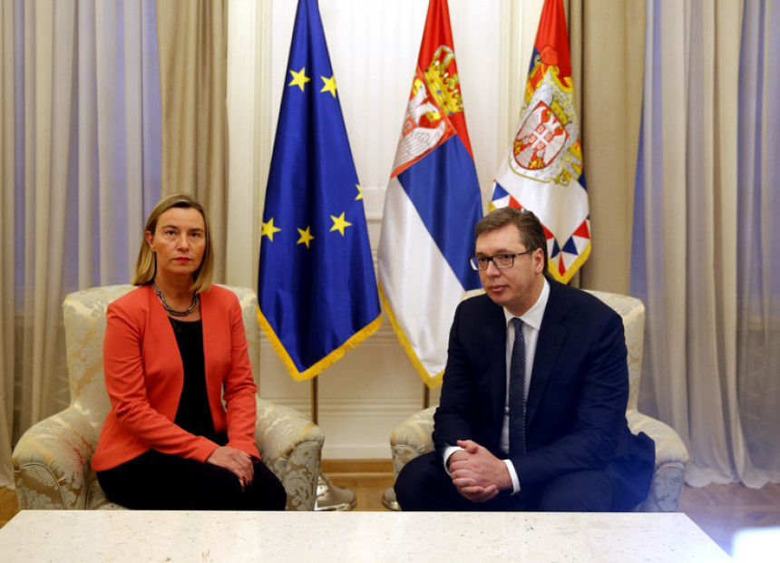 Probleme mirnim putem rješavati 