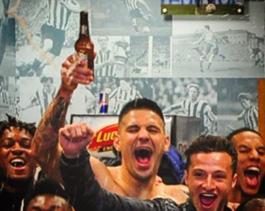 Navijači mole Njukasl da ne prodaje Mitrovića!