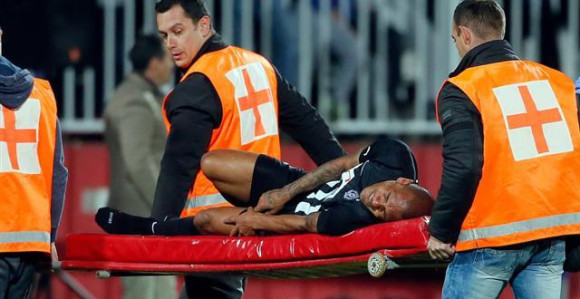 Problem: Everton tri sedmice van terena!