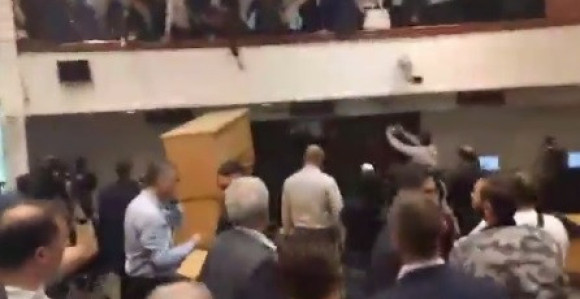 Haos u Skoplju, povrijeđen Zaev
