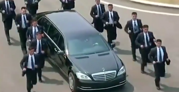 Neviđena scena: Kako se čuva Kim